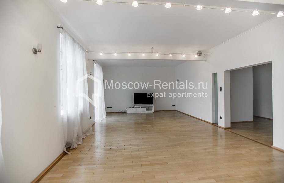 Photo #2 4-room (3 BR) apartment for <a href="http://moscow-rentals.ru/en/articles/long-term-rent" target="_blank">a long-term</a> rent
 in Russia, Moscow, Tverskaya str, 19