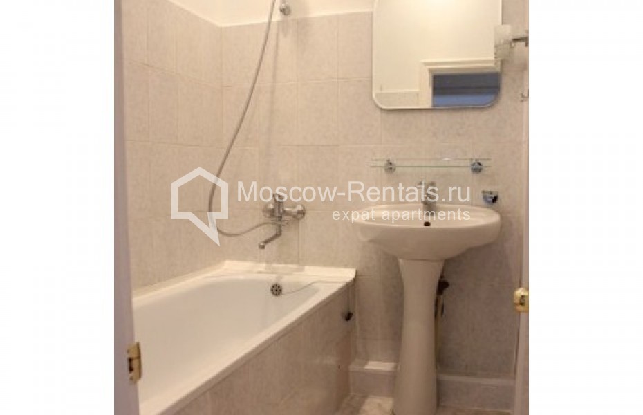 Photo #7 3-room (2 BR) apartment for <a href="http://moscow-rentals.ru/en/articles/long-term-rent" target="_blank">a long-term</a> rent
 in Russia, Moscow, Skaternyj lane. 17