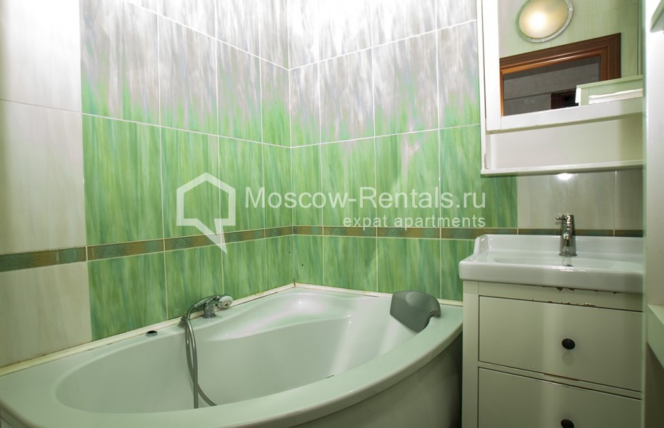 Photo #12 2-room (1 BR) apartment for <a href="http://moscow-rentals.ru/en/articles/long-term-rent" target="_blank">a long-term</a> rent
 in Russia, Moscow, Khomutovskyi tupik, 4 к 1