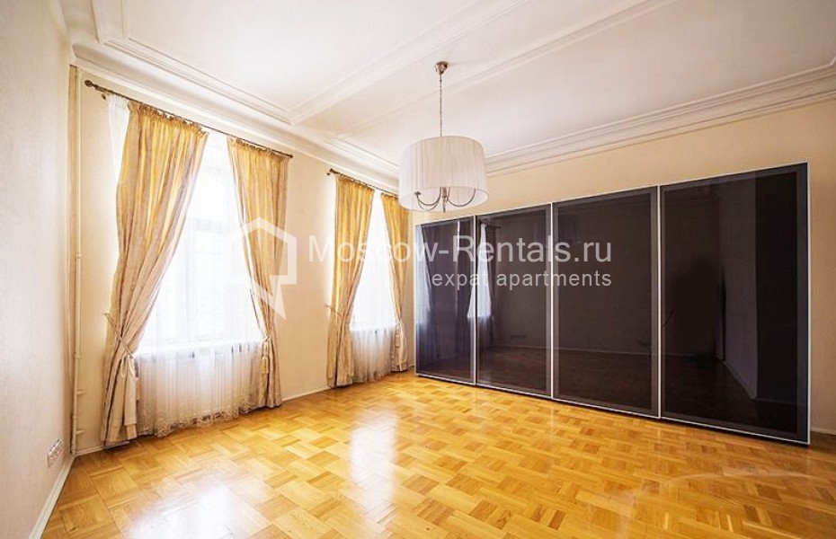 Photo #8 4-room (3 BR) apartment for <a href="http://moscow-rentals.ru/en/articles/long-term-rent" target="_blank">a long-term</a> rent
 in Russia, Moscow, Bolshaya Bronnaya str, 7