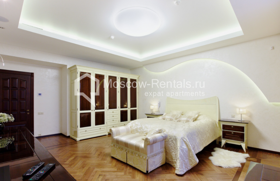 Photo #1 4-room (3 BR) apartment for <a href="http://moscow-rentals.ru/en/articles/long-term-rent" target="_blank">a long-term</a> rent
 in Russia, Moscow, Sadovaya-Spasskaya str, 19 к 1