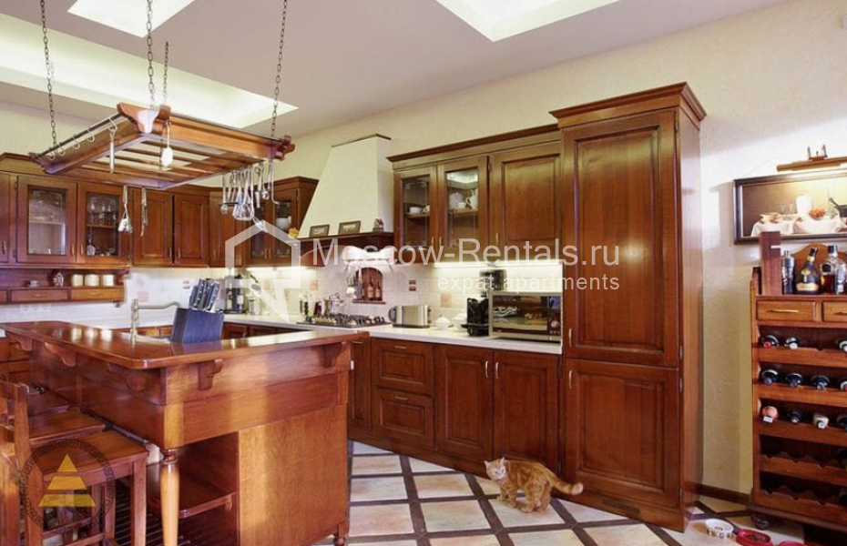 Photo #14 4-room (3 BR) apartment for <a href="http://moscow-rentals.ru/en/articles/long-term-rent" target="_blank">a long-term</a> rent
 in Russia, Moscow, Sadovaya-Spasskaya str, 19 к 1