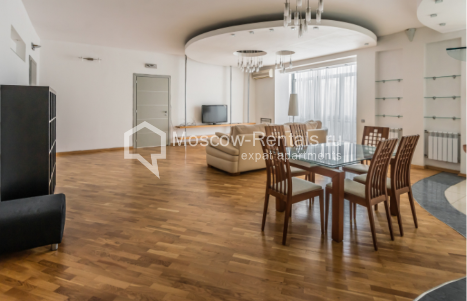 Photo #2 4-room (3 BR) apartment for <a href="http://moscow-rentals.ru/en/articles/long-term-rent" target="_blank">a long-term</a> rent
 in Russia, Moscow, Sivtsev Vrazhek, 20