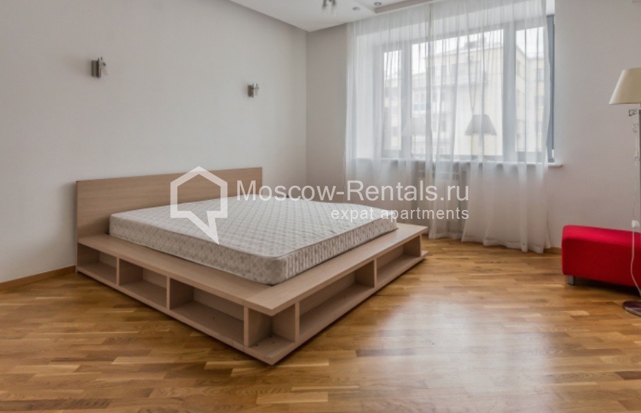 Photo #6 4-room (3 BR) apartment for <a href="http://moscow-rentals.ru/en/articles/long-term-rent" target="_blank">a long-term</a> rent
 in Russia, Moscow, Sivtsev Vrazhek, 20