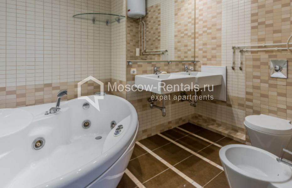 Photo #8 4-room (3 BR) apartment for <a href="http://moscow-rentals.ru/en/articles/long-term-rent" target="_blank">a long-term</a> rent
 in Russia, Moscow, Sivtsev Vrazhek, 20
