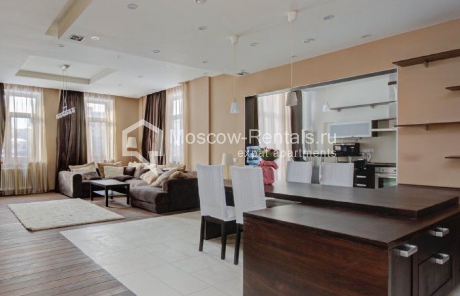 Photo #1 4-room (3 BR) apartment for <a href="http://moscow-rentals.ru/en/articles/long-term-rent" target="_blank">a long-term</a> rent
 in Russia, Moscow, Troitskaya str, 5