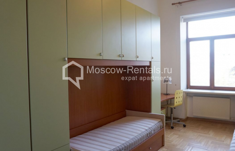 Photo #11 4-room (3 BR) apartment for <a href="http://moscow-rentals.ru/en/articles/long-term-rent" target="_blank">a long-term</a> rent
 in Russia, Moscow, Devyatkin lane, 2