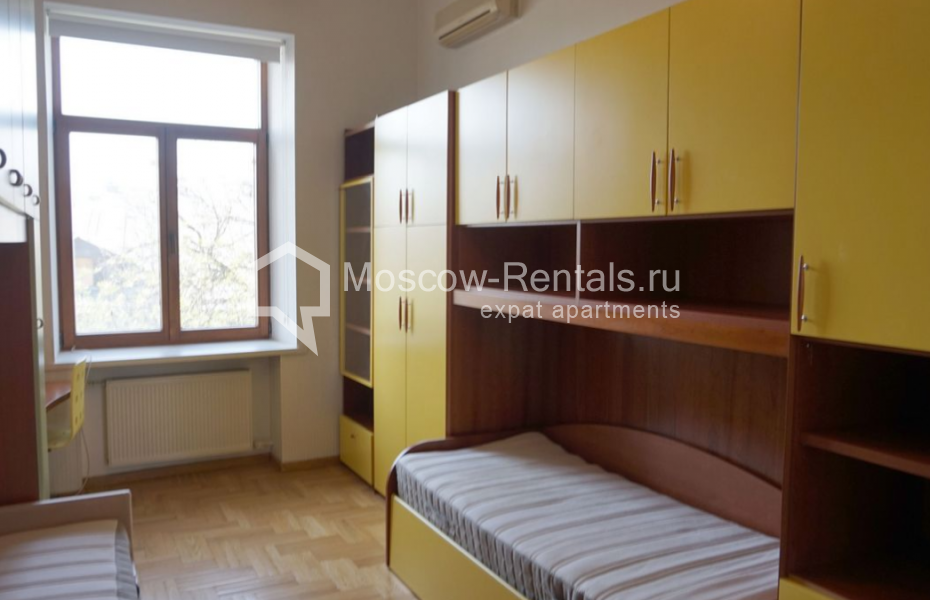 Photo #12 4-room (3 BR) apartment for <a href="http://moscow-rentals.ru/en/articles/long-term-rent" target="_blank">a long-term</a> rent
 in Russia, Moscow, Devyatkin lane, 2