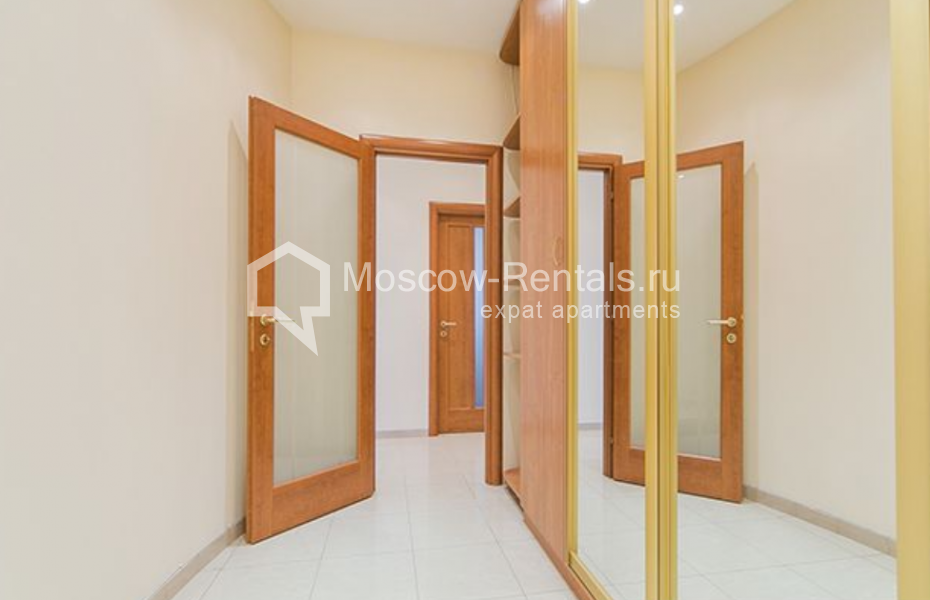 Photo #14 4-room (3 BR) apartment for <a href="http://moscow-rentals.ru/en/articles/long-term-rent" target="_blank">a long-term</a> rent
 in Russia, Moscow, Shabolovka str, 23 к 3