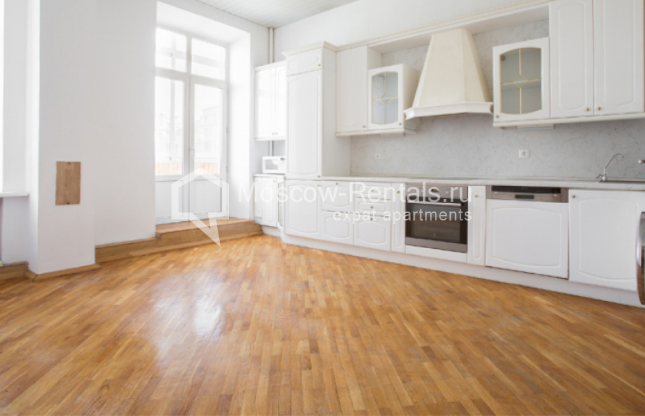 Photo #1 5-room (4 BR) apartment for <a href="http://moscow-rentals.ru/en/articles/long-term-rent" target="_blank">a long-term</a> rent
 in Russia, Moscow, Serafimovicha str, 2