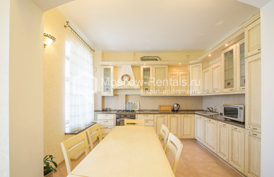 Photo #1 6-room (5 BR) apartment for <a href="http://moscow-rentals.ru/en/articles/long-term-rent" target="_blank">a long-term</a> rent
 in Russia, Moscow, 2nd Kolobovkskyi lane, 9