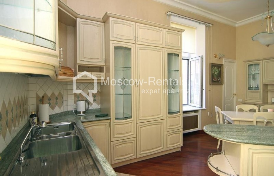 Photo #11 4-room (3 BR) apartment for <a href="http://moscow-rentals.ru/en/articles/long-term-rent" target="_blank">a long-term</a> rent
 in Russia, Moscow, Starokonushennyi lane, 5/14