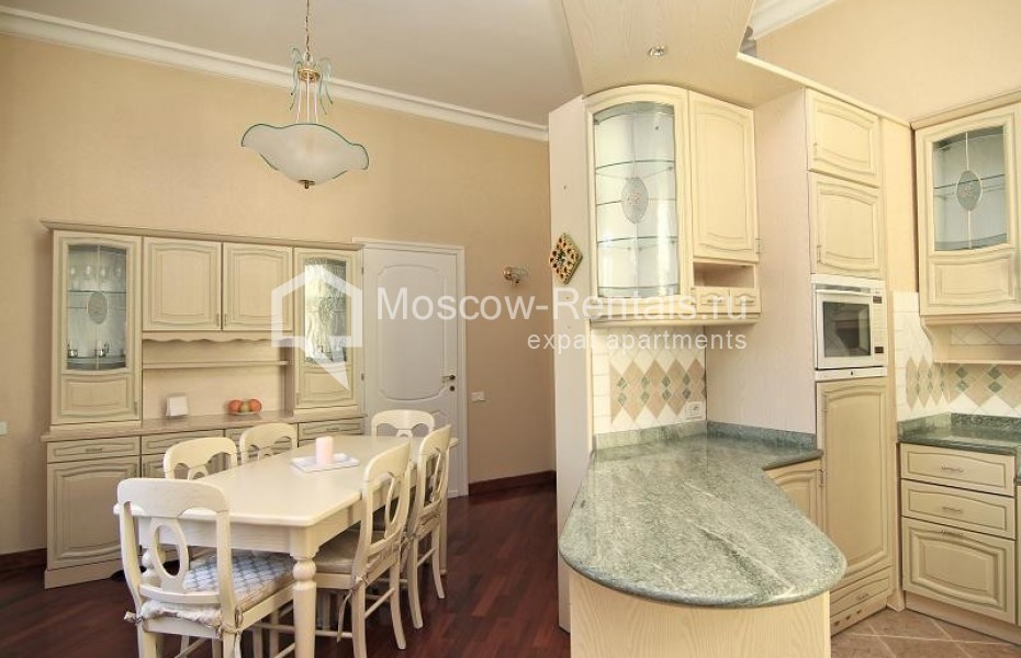 Photo #8 4-room (3 BR) apartment for <a href="http://moscow-rentals.ru/en/articles/long-term-rent" target="_blank">a long-term</a> rent
 in Russia, Moscow, Starokonushennyi lane, 5/14