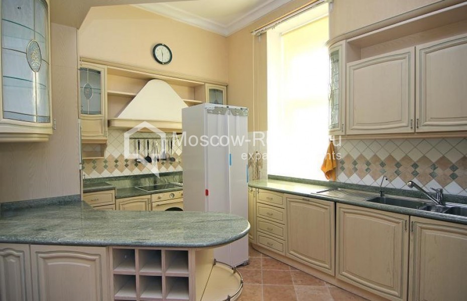 Photo #10 4-room (3 BR) apartment for <a href="http://moscow-rentals.ru/en/articles/long-term-rent" target="_blank">a long-term</a> rent
 in Russia, Moscow, Starokonushennyi lane, 5/14