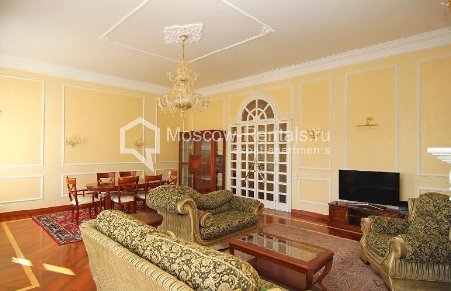 Photo #1 4-room (3 BR) apartment for <a href="http://moscow-rentals.ru/en/articles/long-term-rent" target="_blank">a long-term</a> rent
 in Russia, Moscow, Starokonushennyi lane, 5/14