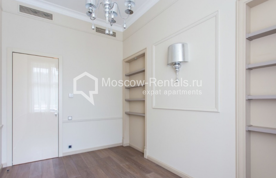 Photo #17 4-room (3 BR) apartment for <a href="http://moscow-rentals.ru/en/articles/long-term-rent" target="_blank">a long-term</a> rent
 in Russia, Moscow, Yakimanskyi lane, 6