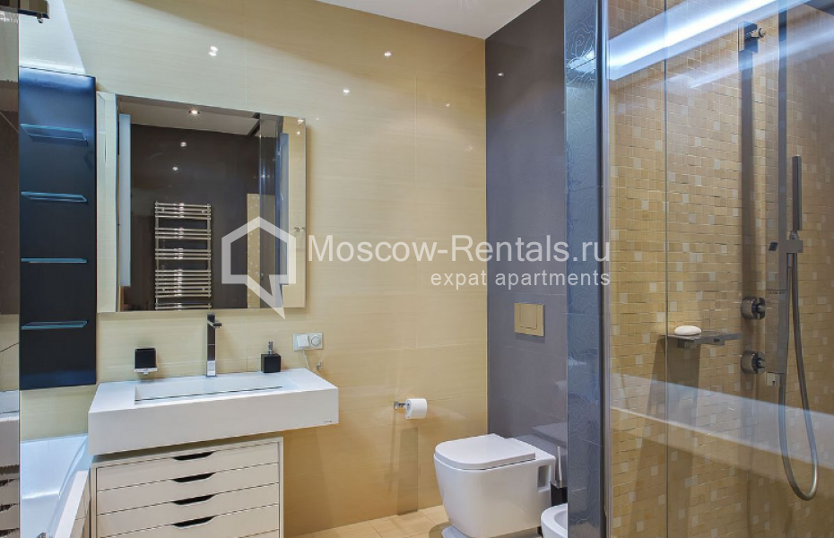 Photo #8 4-room (3 BR) apartment for <a href="http://moscow-rentals.ru/en/articles/long-term-rent" target="_blank">a long-term</a> rent
 in Russia, Moscow, Molochnyi lane, 2