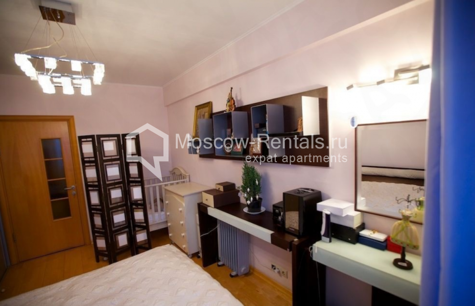 Photo #2 2-room (1 BR) apartment for <a href="http://moscow-rentals.ru/en/articles/long-term-rent" target="_blank">a long-term</a> rent
 in Russia, Moscow, Kosmodamianskaya emb, 46/50