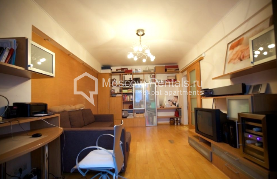 Photo #1 2-room (1 BR) apartment for <a href="http://moscow-rentals.ru/en/articles/long-term-rent" target="_blank">a long-term</a> rent
 in Russia, Moscow, Kosmodamianskaya emb, 46/50