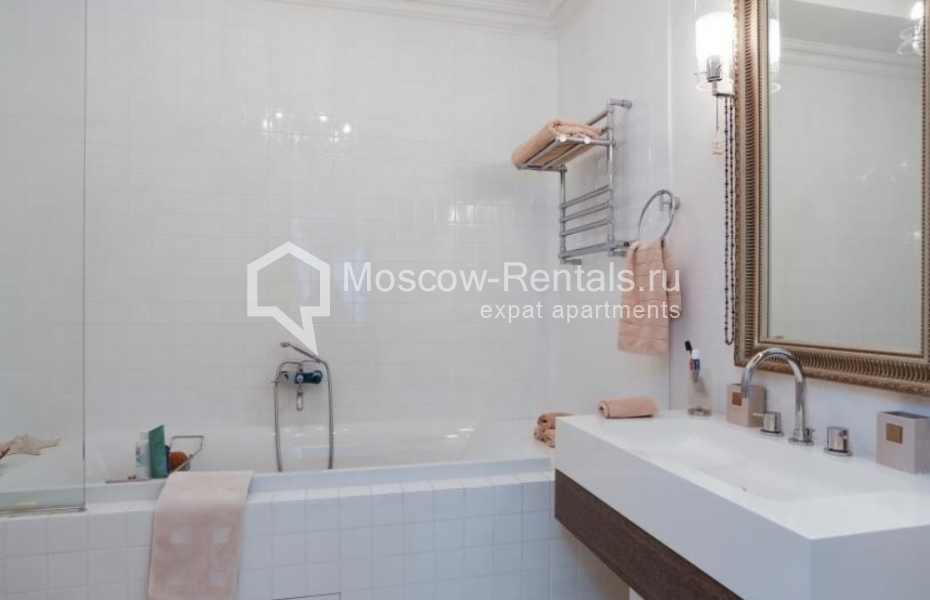 Photo #14 4-room (3 BR) apartment for <a href="http://moscow-rentals.ru/en/articles/long-term-rent" target="_blank">a long-term</a> rent
 in Russia, Moscow, Savvinskaya emb, 9