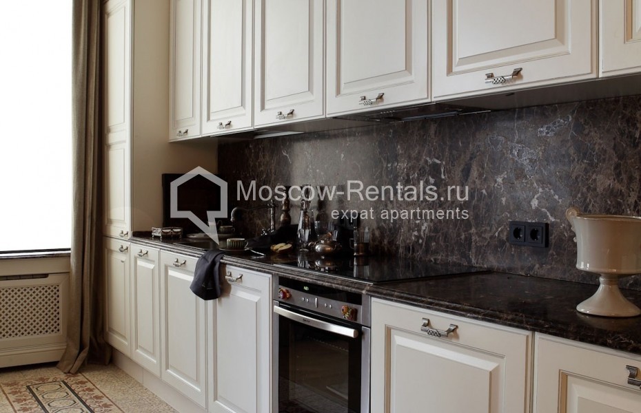 Photo #21 4-room (3 BR) apartment for <a href="http://moscow-rentals.ru/en/articles/long-term-rent" target="_blank">a long-term</a> rent
 in Russia, Moscow, Bolshaya Sadovaya str, 10