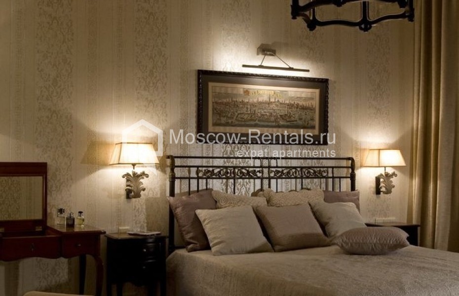 Photo #10 4-room (3 BR) apartment for <a href="http://moscow-rentals.ru/en/articles/long-term-rent" target="_blank">a long-term</a> rent
 in Russia, Moscow, Bolshaya Sadovaya str, 10