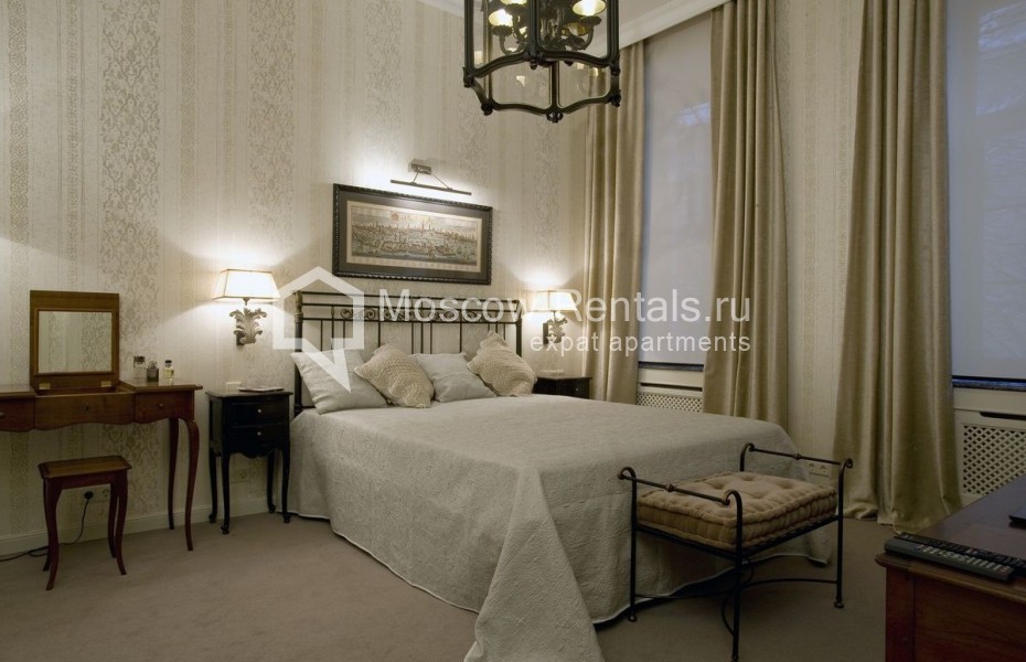 Photo #12 4-room (3 BR) apartment for <a href="http://moscow-rentals.ru/en/articles/long-term-rent" target="_blank">a long-term</a> rent
 in Russia, Moscow, Bolshaya Sadovaya str, 10