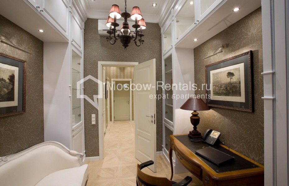 Photo #15 4-room (3 BR) apartment for <a href="http://moscow-rentals.ru/en/articles/long-term-rent" target="_blank">a long-term</a> rent
 in Russia, Moscow, Bolshaya Sadovaya str, 10