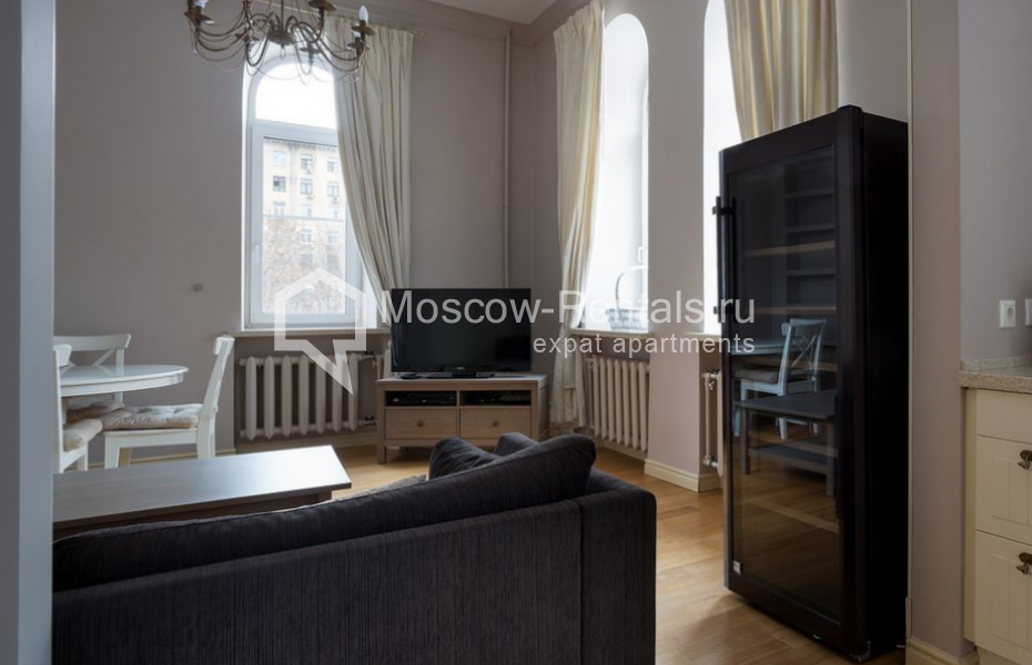 Photo #4 2-room (1 BR) apartment for <a href="http://moscow-rentals.ru/en/articles/long-term-rent" target="_blank">a long-term</a> rent
 in Russia, Moscow, 1st Smolenskyi lane, 22/10