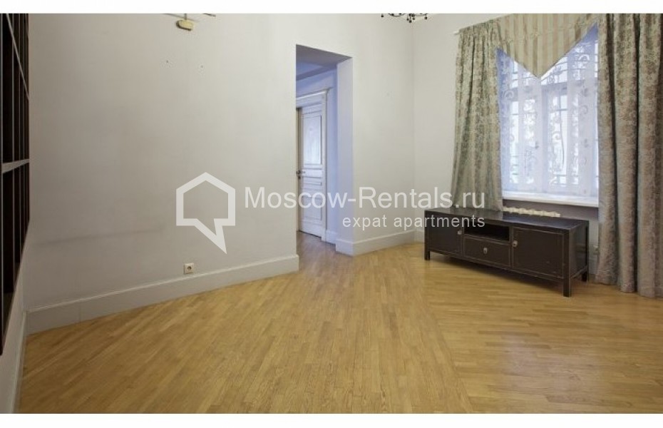 Photo #4 6-room (5 BR) apartment for <a href="http://moscow-rentals.ru/en/articles/long-term-rent" target="_blank">a long-term</a> rent
 in Russia, Moscow, Ermolaevskyi lane, 10/7