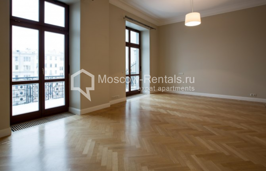 Photo #4 4-room (3 BR) apartment for <a href="http://moscow-rentals.ru/en/articles/long-term-rent" target="_blank">a long-term</a> rent
 in Russia, Moscow, Tverskaya str., 9