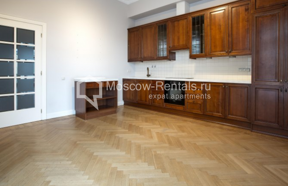 Photo #1 4-room (3 BR) apartment for <a href="http://moscow-rentals.ru/en/articles/long-term-rent" target="_blank">a long-term</a> rent
 in Russia, Moscow, Tverskaya str., 9