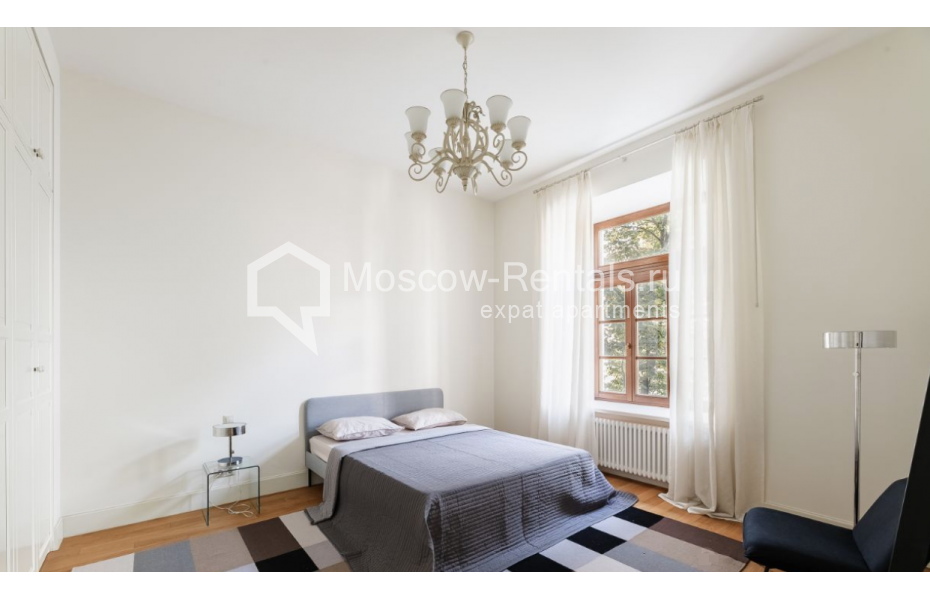 Photo #8 4-room (3 BR) apartment for <a href="http://moscow-rentals.ru/en/articles/long-term-rent" target="_blank">a long-term</a> rent
 in Russia, Moscow, Spiridonovka str, 34 С 2