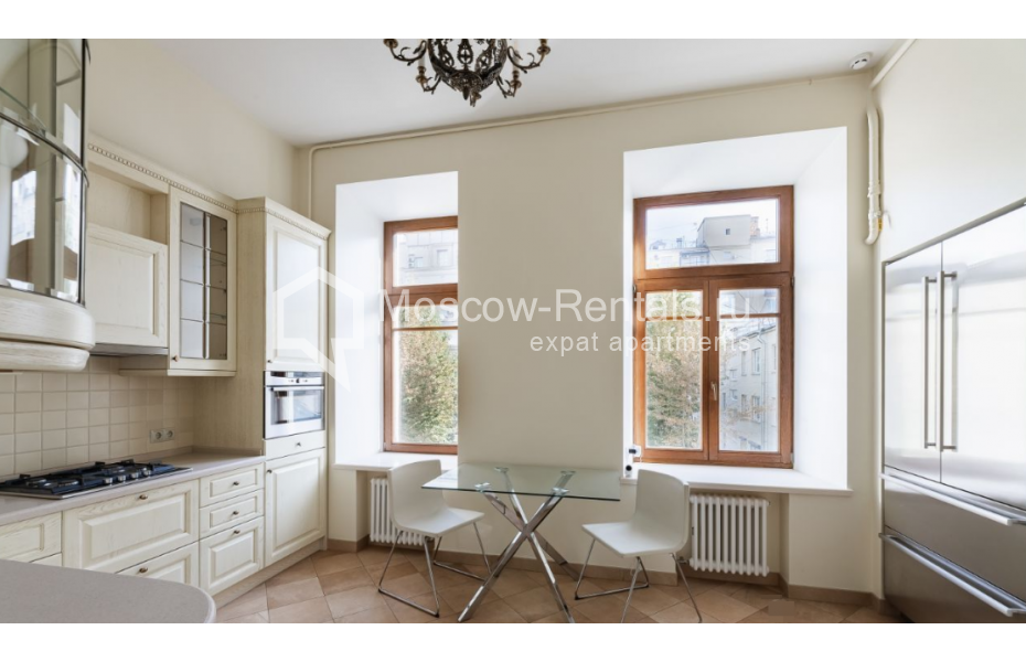Photo #13 4-room (3 BR) apartment for <a href="http://moscow-rentals.ru/en/articles/long-term-rent" target="_blank">a long-term</a> rent
 in Russia, Moscow, Spiridonovka str, 34 С 2