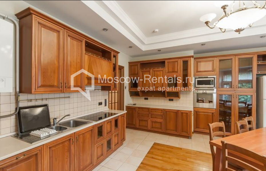Photo #2 5-room (4 BR) apartment for <a href="http://moscow-rentals.ru/en/articles/long-term-rent" target="_blank">a long-term</a> rent
 in Russia, Moscow, Bolshoi Kozikhinskyi lane, 12/2