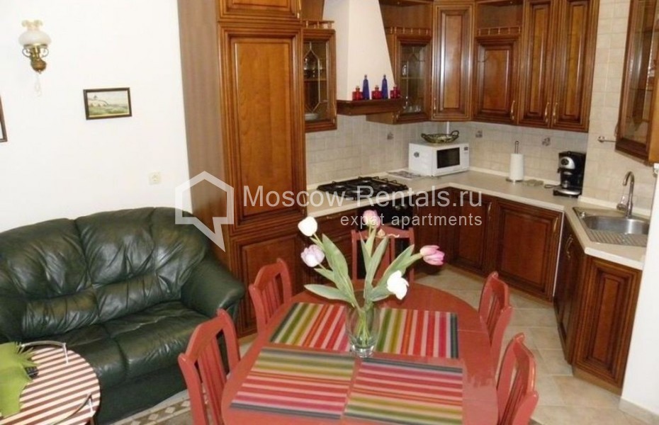 Photo #5 4-room (3 BR) apartment for <a href="http://moscow-rentals.ru/en/articles/long-term-rent" target="_blank">a long-term</a> rent
 in Russia, Moscow, Rozhdestvenskyi blv, 19