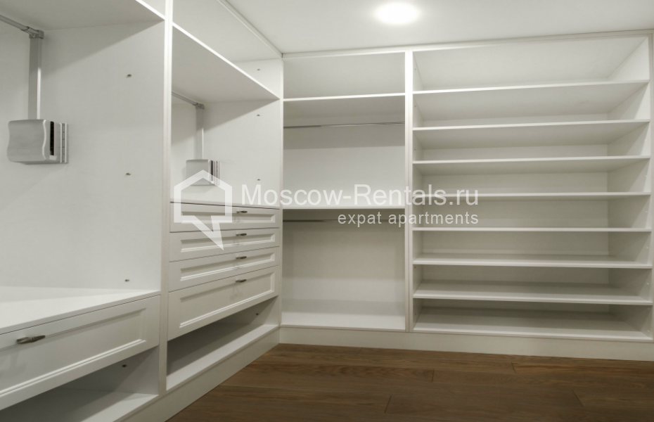 Photo #10 4-room (3 BR) apartment for <a href="http://moscow-rentals.ru/en/articles/long-term-rent" target="_blank">a long-term</a> rent
 in Russia, Moscow, Tsvetnoi blv., 2
