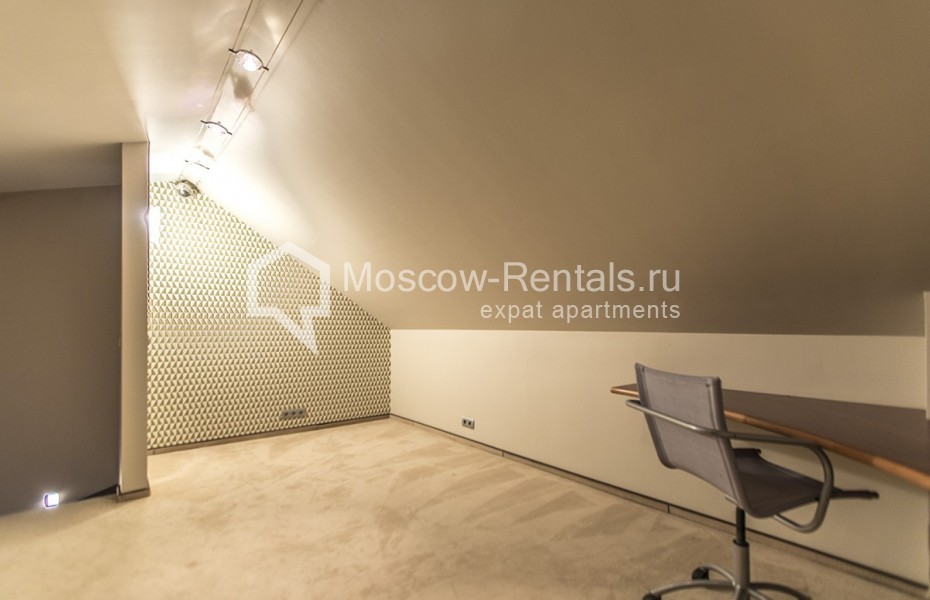 Photo #16 4-room (3 BR) apartment for <a href="http://moscow-rentals.ru/en/articles/long-term-rent" target="_blank">a long-term</a> rent
 in Russia, Moscow, Rybnikov lane, 2