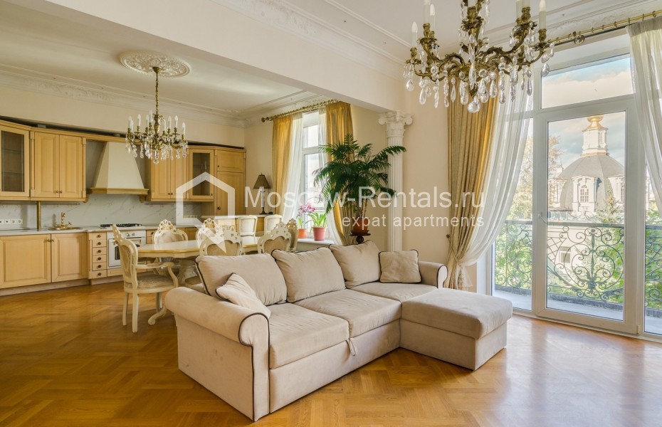 Photo #1 4-room (3 BR) apartment for <a href="http://moscow-rentals.ru/en/articles/long-term-rent" target="_blank">a long-term</a> rent
 in Russia, Moscow, Sadovnicheskaya str, 27 С 1