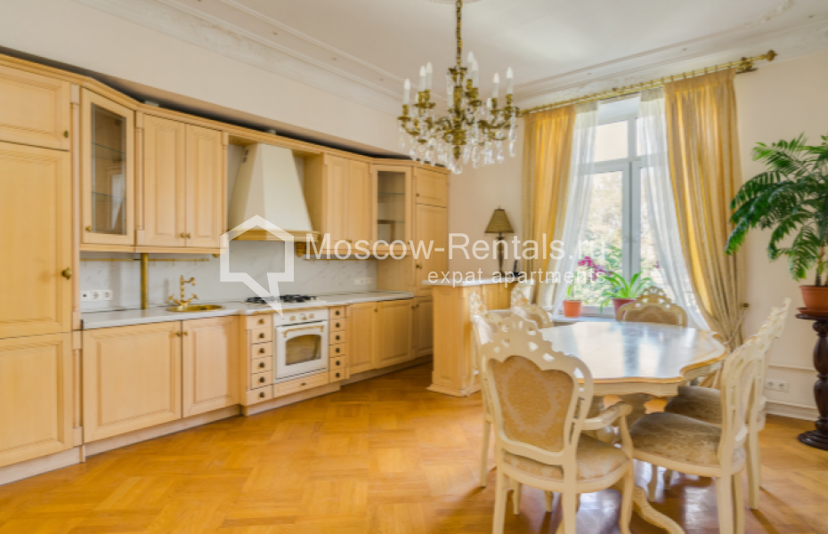 Photo #3 4-room (3 BR) apartment for <a href="http://moscow-rentals.ru/en/articles/long-term-rent" target="_blank">a long-term</a> rent
 in Russia, Moscow, Sadovnicheskaya str, 27 С 1