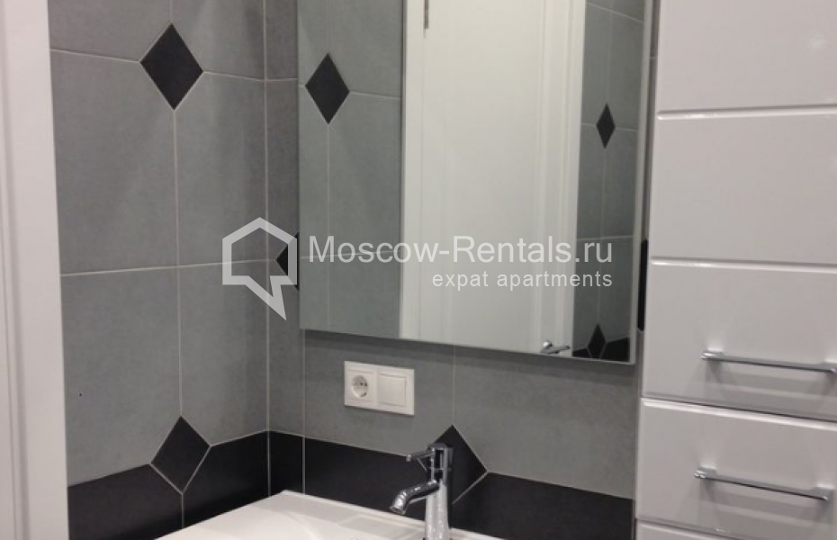 Photo #13 3-room (2 BR) apartment for <a href="http://moscow-rentals.ru/en/articles/long-term-rent" target="_blank">a long-term</a> rent
 in Russia, Moscow, Bolshaya Yakimanka str, 25