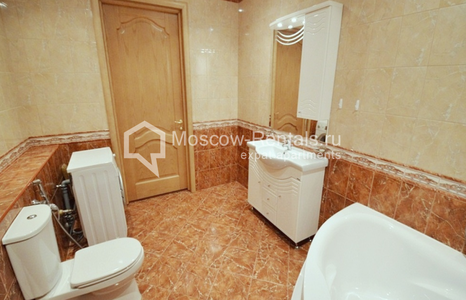 Photo #14 3-room (2 BR) apartment for <a href="http://moscow-rentals.ru/en/articles/long-term-rent" target="_blank">a long-term</a> rent
 in Russia, Moscow, Malaya Polyanka, 2