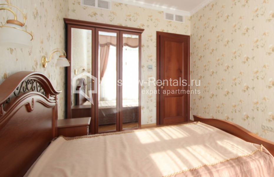 Photo #1 3-room (2 BR) apartment for <a href="http://moscow-rentals.ru/en/articles/long-term-rent" target="_blank">a long-term</a> rent
 in Russia, Moscow, Malaya Polyanka str, 2