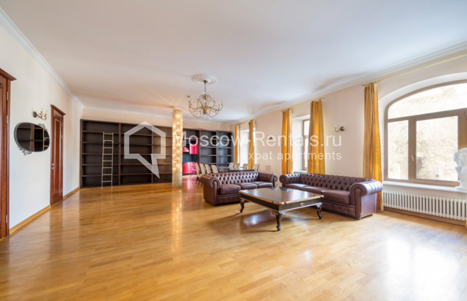 Photo #3 4-room (3 BR) apartment for <a href="http://moscow-rentals.ru/en/articles/long-term-rent" target="_blank">a long-term</a> rent
 in Russia, Moscow, Bolshoi Kozikhinskyi lane, 4