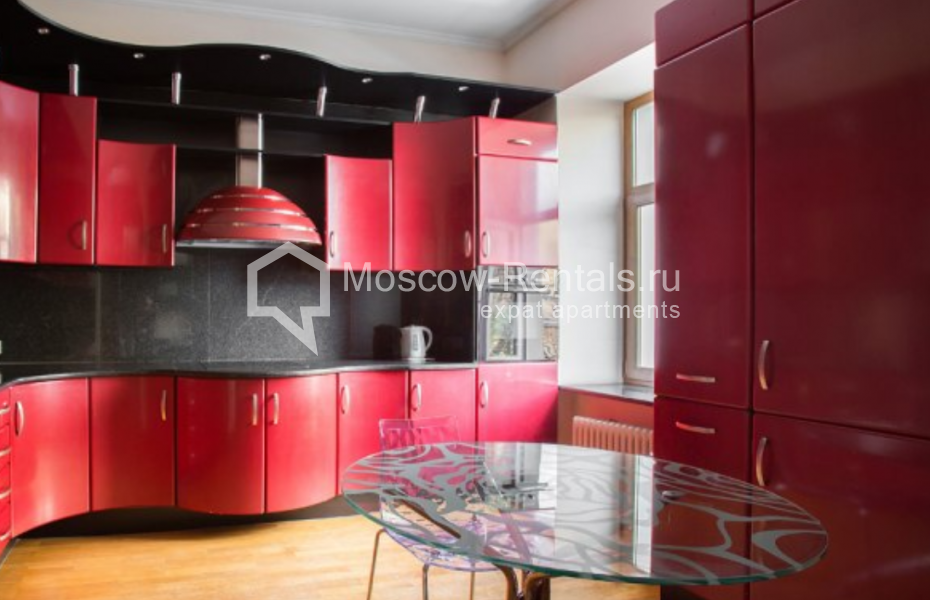 Photo #10 4-room (3 BR) apartment for <a href="http://moscow-rentals.ru/en/articles/long-term-rent" target="_blank">a long-term</a> rent
 in Russia, Moscow, Bolshoi Kozikhinskyi lane, 4