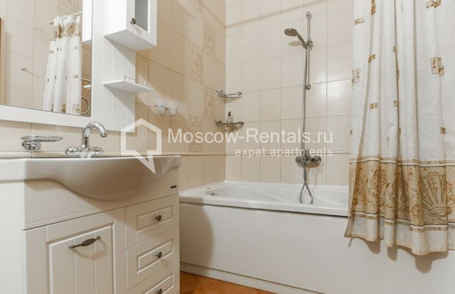 Photo #13 4-room (3 BR) apartment for <a href="http://moscow-rentals.ru/en/articles/long-term-rent" target="_blank">a long-term</a> rent
 in Russia, Moscow, Ermolaevskyi lane, 21