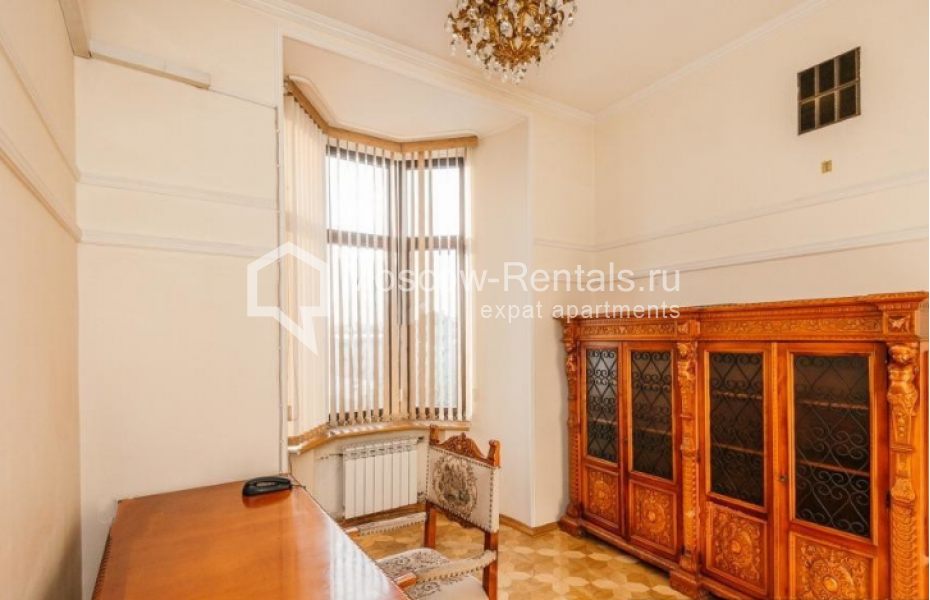 Photo #13 5-room (4 BR) apartment for <a href="http://moscow-rentals.ru/en/articles/long-term-rent" target="_blank">a long-term</a> rent
 in Russia, Moscow, Bolshoi Kazennyi lane, 5