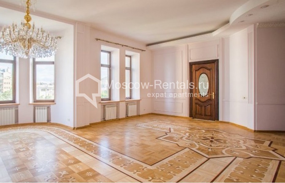 Photo #2 5-room (4 BR) apartment for <a href="http://moscow-rentals.ru/en/articles/long-term-rent" target="_blank">a long-term</a> rent
 in Russia, Moscow, Bolshoi Kazennyi lane, 5