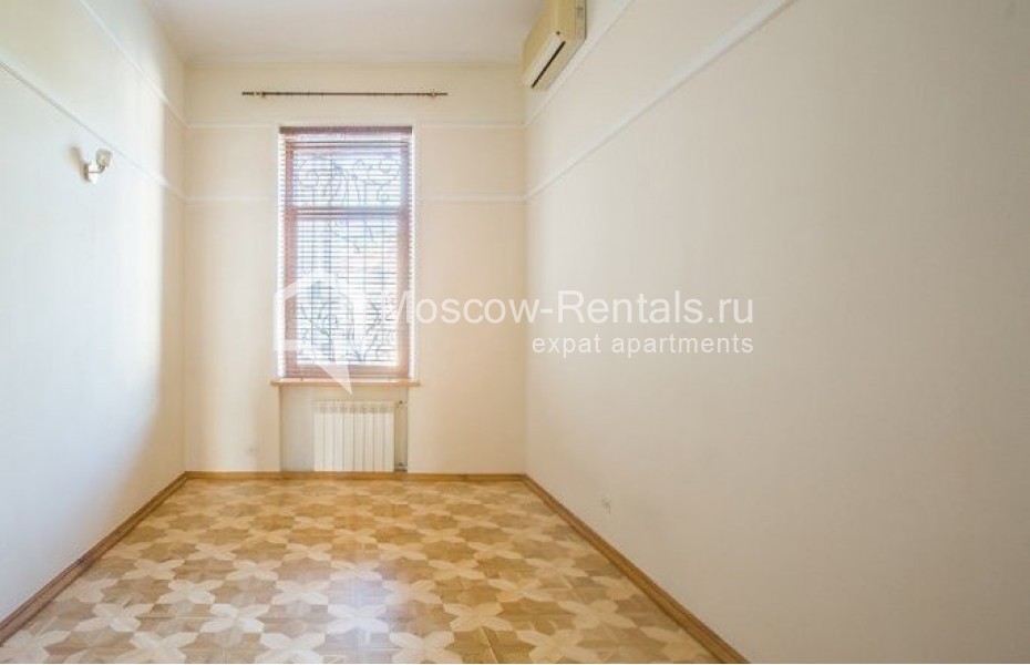 Photo #10 5-room (4 BR) apartment for <a href="http://moscow-rentals.ru/en/articles/long-term-rent" target="_blank">a long-term</a> rent
 in Russia, Moscow, Bolshoi Kazennyi lane, 5