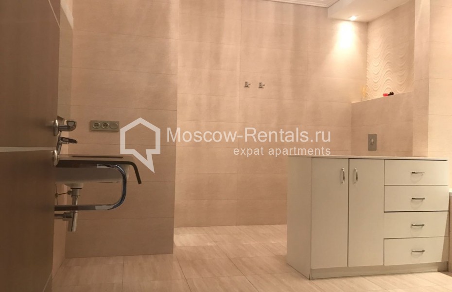 Photo #11 3-room (2 BR) apartment for <a href="http://moscow-rentals.ru/en/articles/long-term-rent" target="_blank">a long-term</a> rent
 in Russia, Moscow, Nezhinskaya str, 1 к.2
